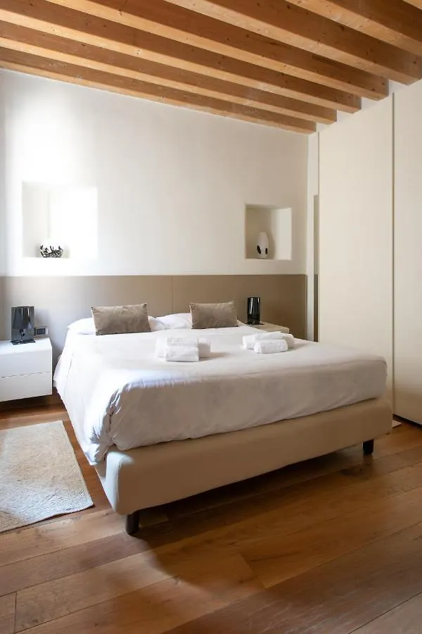 Calle Teatro Vecchio - Venezia 0*, Венеция Италия