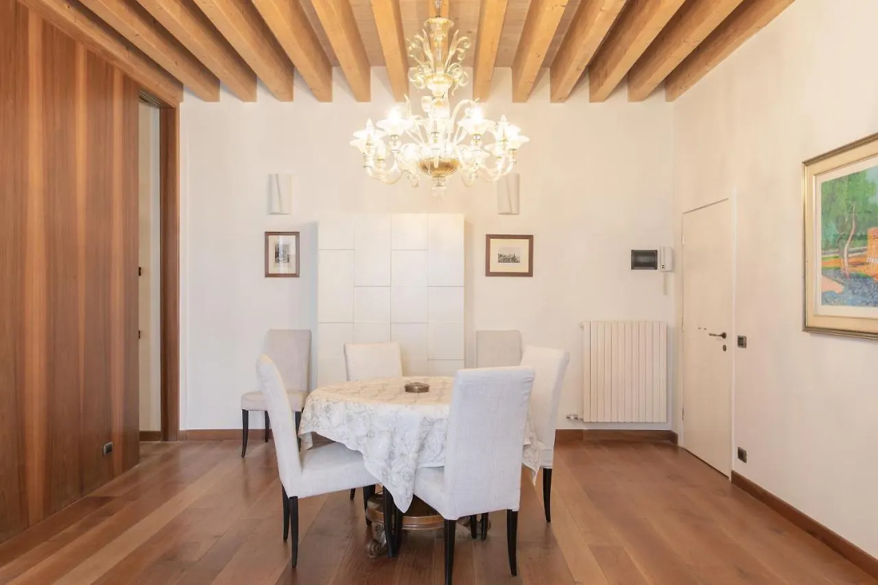Calle Teatro Vecchio - Venezia 0*, Венеция Италия